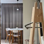아파트 Tam Center Next To Blloku No1 티라나